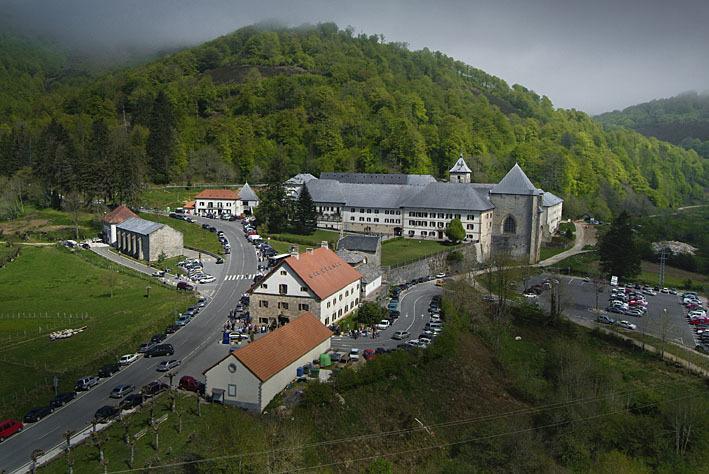 Ekolanda Esnoz Exterior foto